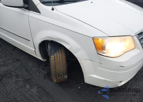 2010 Chrysler Town & Country Touring z USA, uszkodzony, nr VIN 2A4RR5D16AR260403